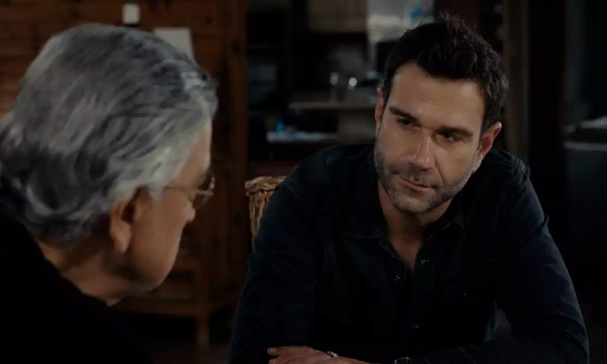 Η γη της ελιάς: Μάνος και Στάθης σώζουν την Αγγελική! Η γη της ελιάς: Μάνος και Στάθης σώζουν την Αγγελική!