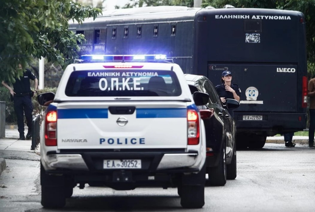 “L&O”: Σοκαριστικό βίντεο με μετανάστη κρυμμένο μέσα σε ειδική κρύπτη πορτ μπαγκάζ αυτοκινήτου “L&O”: Σοκαριστικό βίντεο με μετανάστη κρυμμένο μέσα σε ειδική κρύπτη πορτ μπαγκάζ αυτοκινήτου