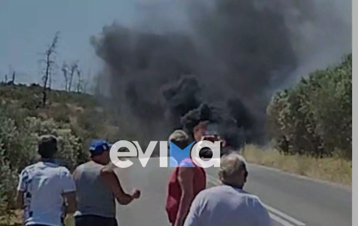 Εύβοια: Αυτοκίνητο «άρπαξε» φωτιά εν κινήσει στη Στροφυλιά Εύβοια: Αυτοκίνητο «άρπαξε» φωτιά εν κινήσει στη Στροφυλιά