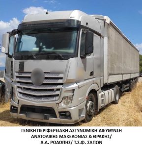 Συνελήφθησαν 4 διακινητές οι οποίοι προωθούσαν στο εσωτερικό της χώρας, σε τέσσερις διαφορετικές περιπτώσεις, μη νόμιμους μετανάστες Συνελήφθησαν 4 διακινητές οι οποίοι προωθούσαν στο εσωτερικό της χώρας, σε τέσσερις διαφορετικές περιπτώσεις, μη νόμιμους μετανάστες