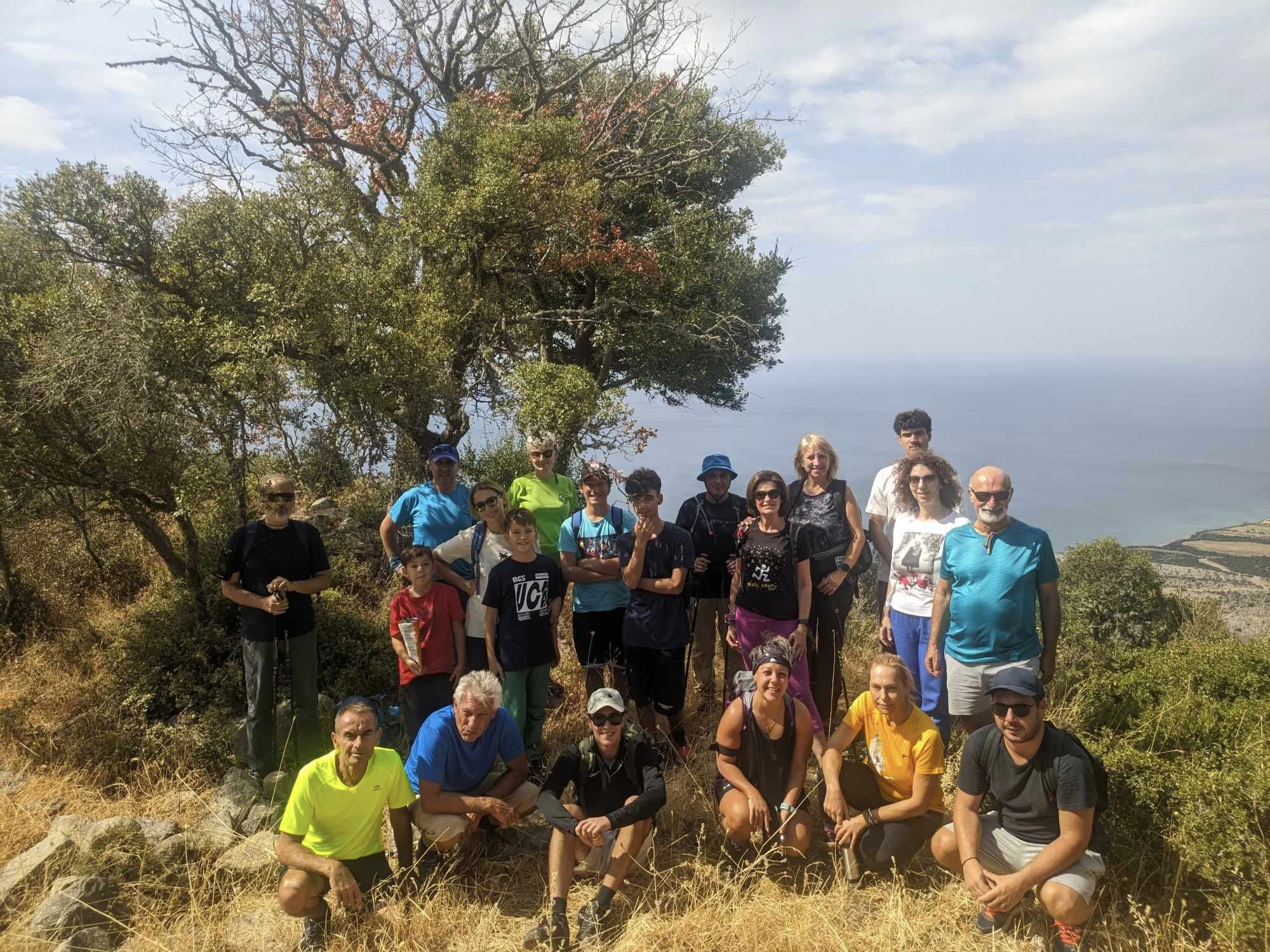 Πεζοπορία στην κορυφή του Ισμάρου από μέλη του ΕΟΣ Κομοτηνής Πεζοπορία στην κορυφή του Ισμάρου από μέλη του ΕΟΣ Κομοτηνής