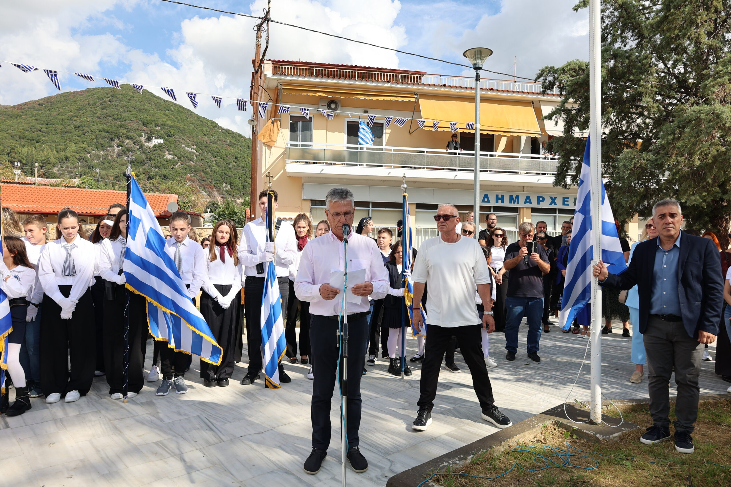 Ελευθέρια Ιάσμου 2024: Με ποια ιδιότητα έκανε την έπαρση σημαίας ο Ηλίας Μπούκας; Ελευθέρια Ιάσμου 2024: Με ποια ιδιότητα έκανε την έπαρση σημαίας ο Ηλίας Μπούκας;