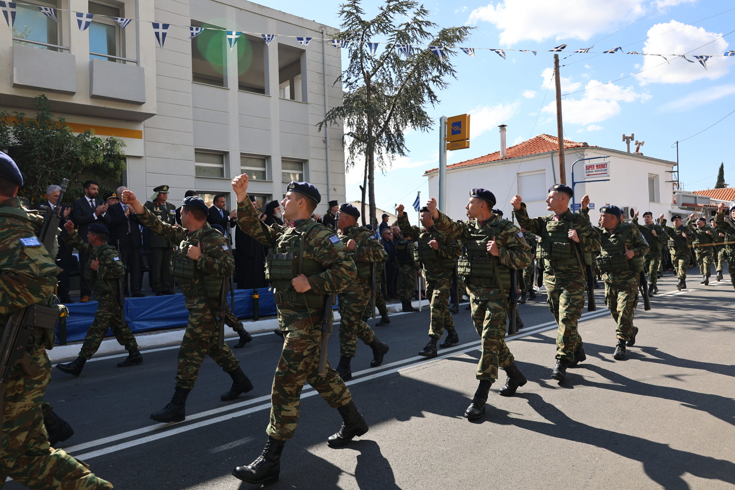 Ξεχώρισαν ευχάριστα οι εκφωνητές της παρέλασης στον Ίασμο, Χρήστος Μπαλκουρανίδης και Γεωργία Πατρωνίδου Ξεχώρισαν ευχάριστα οι εκφωνητές της παρέλασης στον Ίασμο, Χρήστος Μπαλκουρανίδης και Γεωργία Πατρωνίδου