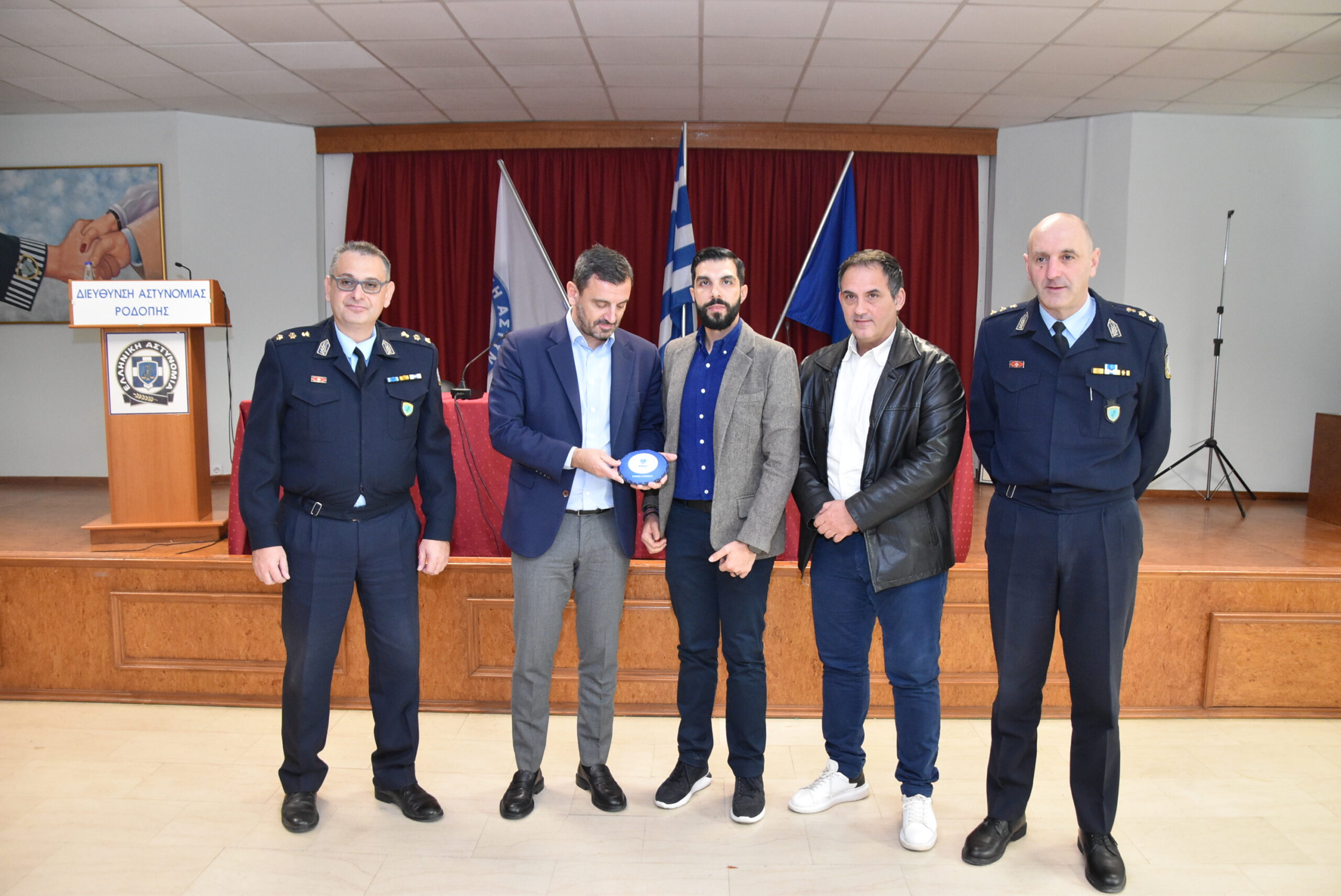 Συνάντηση αντιπροσωπείας της Ε.Α.Α.Μ.Θ. με τον Υφυπουργό Προστασίας του Πολίτη Ανδρέα Νικολακόπουλο Συνάντηση αντιπροσωπείας της Ε.Α.Α.Μ.Θ. με τον Υφυπουργό Προστασίας του Πολίτη Ανδρέα Νικολακόπουλο