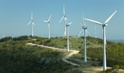 Μεγάλη οικονομική συνεισφορά από τα αιολικά πάρκα στις τοπικές κοινότητες που τα φιλοξενούν