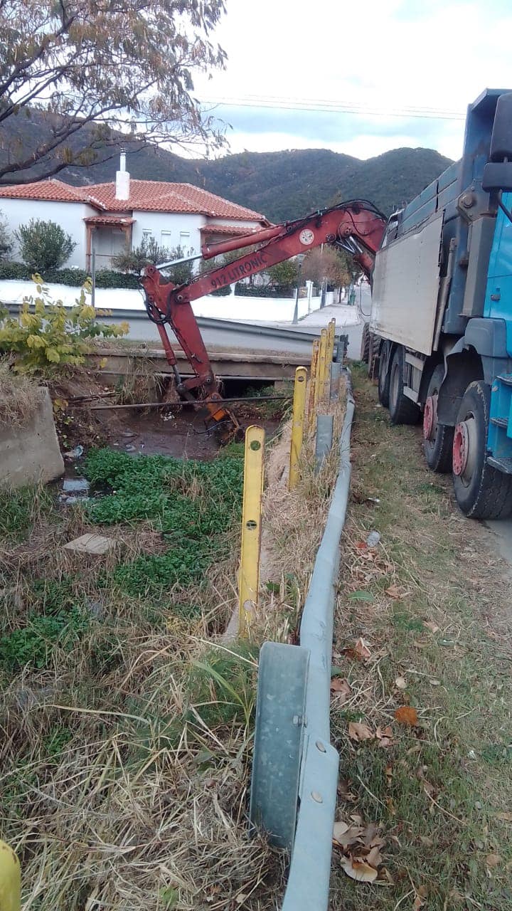 Δήμος Ιάσμου: Καθαρισμός καναλιών και τάφρων για προστασία από πλημμυρικά φαινόμενα (φωτος) Δήμος Ιάσμου: Καθαρισμός καναλιών και τάφρων για προστασία από πλημμυρικά φαινόμενα (φωτος)