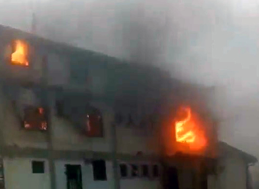 Φωτιά ξέσπασε στο σαλέ στο Χιονοδρομικό Κέντρο Φαλακρού (φωτος) Φωτιά ξέσπασε στο σαλέ στο Χιονοδρομικό Κέντρο Φαλακρού (φωτος)