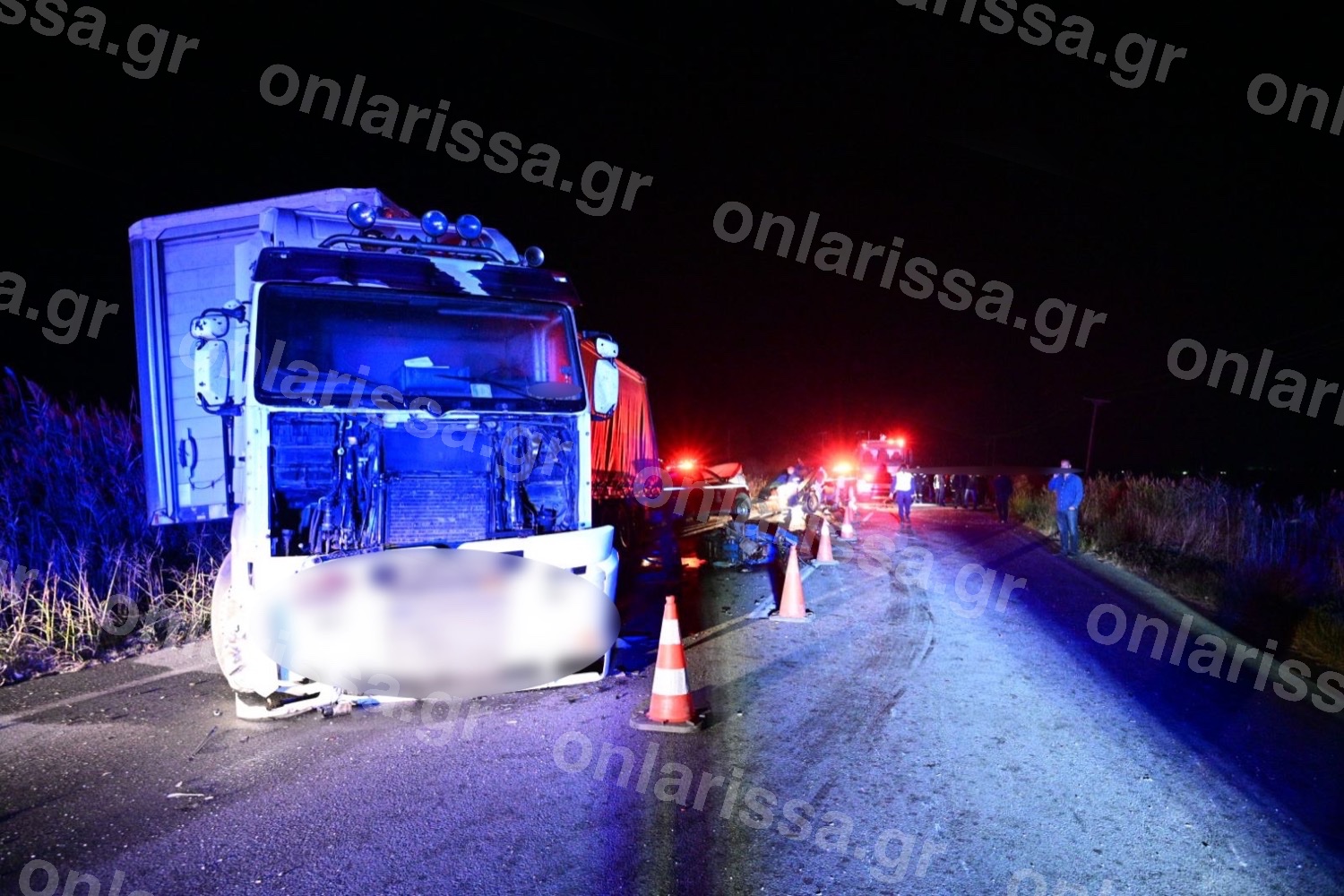 Λάρισα: Δύο νεκροί και ένας βαριά τραυματίας μετά από τροχαίο με 4 οχήματα Λάρισα: Δύο νεκροί και ένας βαριά τραυματίας μετά από τροχαίο με 4 οχήματα