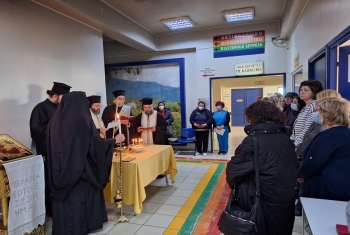 Το μυστήριο του Ιερού Ευχελαίου στο προσωπικό και στους ασθενείς του Νοσοκομείου Κομοτηνής Το μυστήριο του Ιερού Ευχελαίου στο προσωπικό και στους ασθενείς του Νοσοκομείου Κομοτηνής