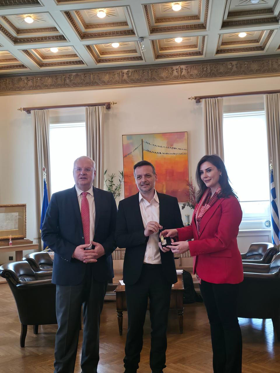 Ιλχάν Αχμέτ: Στρατηγική συνεργασία τριών εταιριών για την ενίσχυση των διασυνοριακών νόμιμων επιχειρήσεων μεταξύ Τουρκίας και Ελλάδας (φωτος) Ιλχάν Αχμέτ: Στρατηγική συνεργασία τριών εταιριών για την ενίσχυση των διασυνοριακών νόμιμων επιχειρήσεων μεταξύ Τουρκίας και Ελλάδας (φωτος)