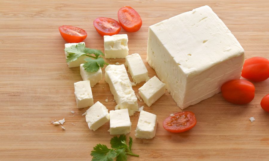 Πώς να αποθηκεύετε σωστά τη φέτα ώστε να μην αλλοιώνεται – παραμένει φρέσκια και γευστική για μέρες.