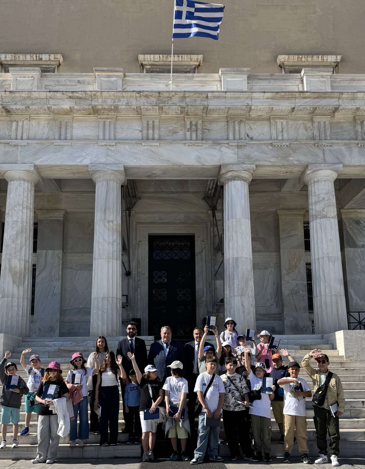 Επίσκεψη του Διαπολιτισμικού Σχολείου Ιάσμου στη Βουλή των Ελλήνων (φωτος) Επίσκεψη του Διαπολιτισμικού Σχολείου Ιάσμου στη Βουλή των Ελλήνων (φωτος)