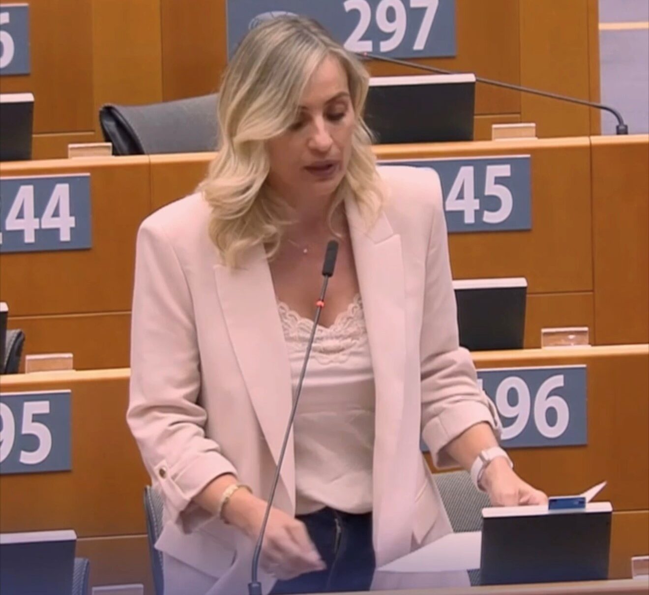 Η Ελεονώρα Μελέτη φέρνει στο επίκεντρο τα θέματα ψυχικής υγείας στον χώρο εργασίας Η Ελεονώρα Μελέτη φέρνει στο επίκεντρο τα θέματα ψυχικής υγείας στον χώρο εργασίας