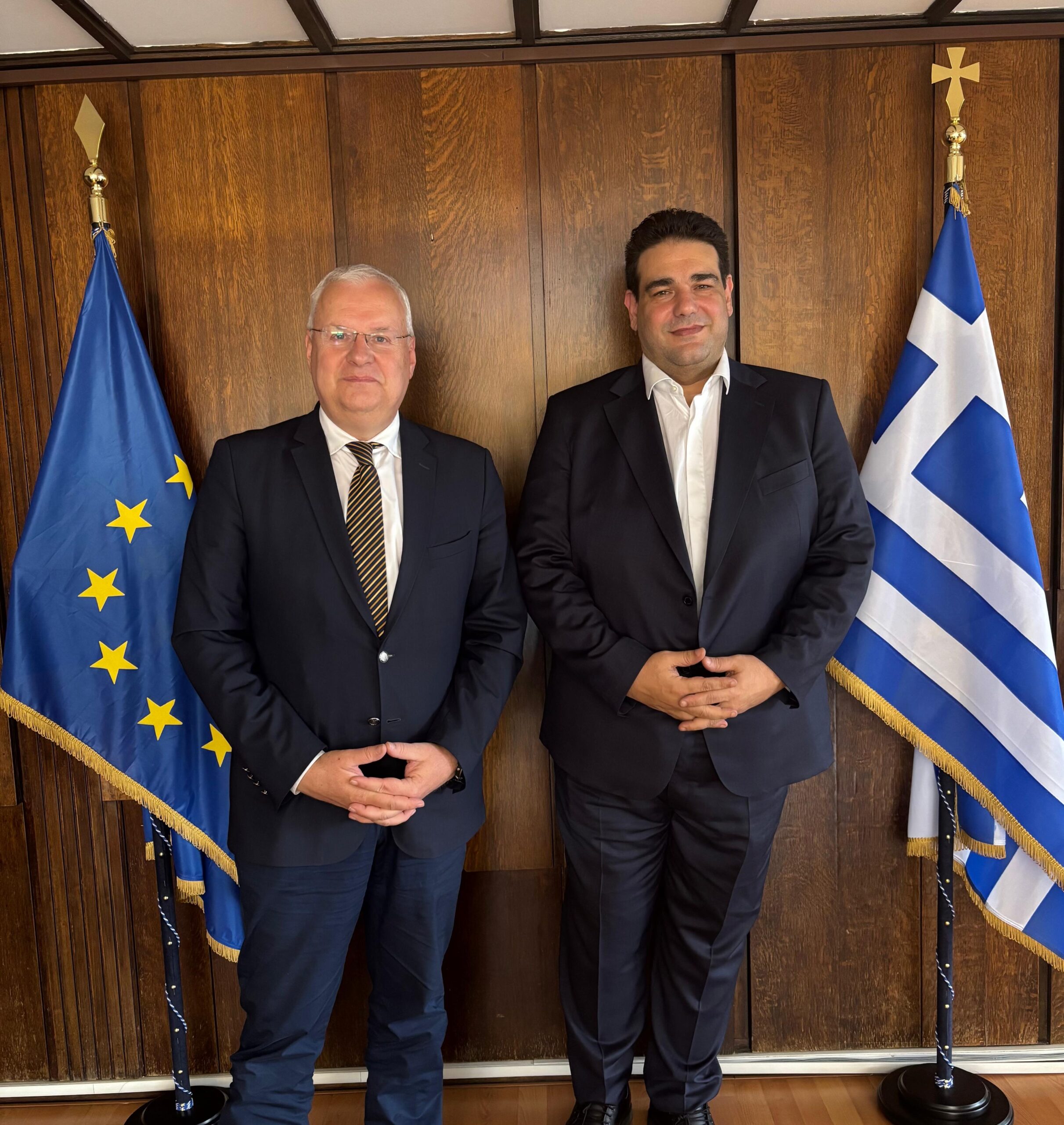 Ο Ιλχάν Αχμέτ στον Υπουργό Εσωτερικών για θέματα της Ροδόπης και της Θράκης Ο Ιλχάν Αχμέτ στον Υπουργό Εσωτερικών για θέματα της Ροδόπης και της Θράκης