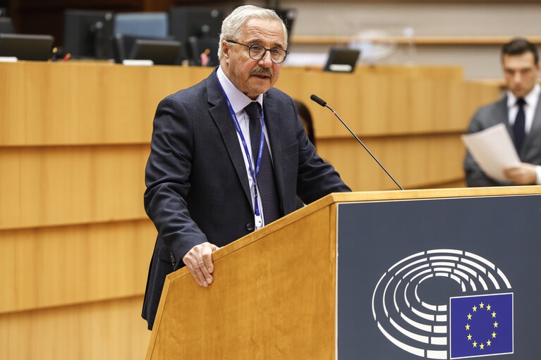 Γ. Μανιάτης: «Αφαιρούν εκατοντάδες εκατ. ευρώ από την Τοπική Αυτοδιοίκηση» Γ. Μανιάτης: «Αφαιρούν εκατοντάδες εκατ. ευρώ από την Τοπική Αυτοδιοίκηση»