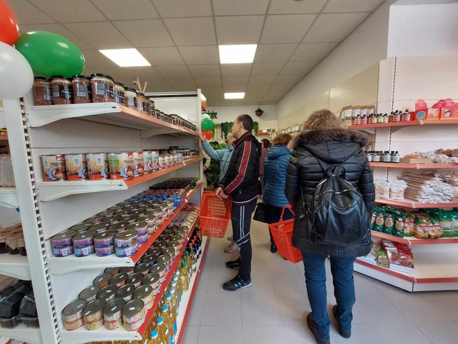 Η Βουλγαρία ανοίγει κρατικά σούπερ μάρκετ με ανώτατο όριο τιμών και υποστήριξη σε παραγωγούς Η Βουλγαρία ανοίγει κρατικά σούπερ μάρκετ με ανώτατο όριο τιμών και υποστήριξη σε παραγωγούς