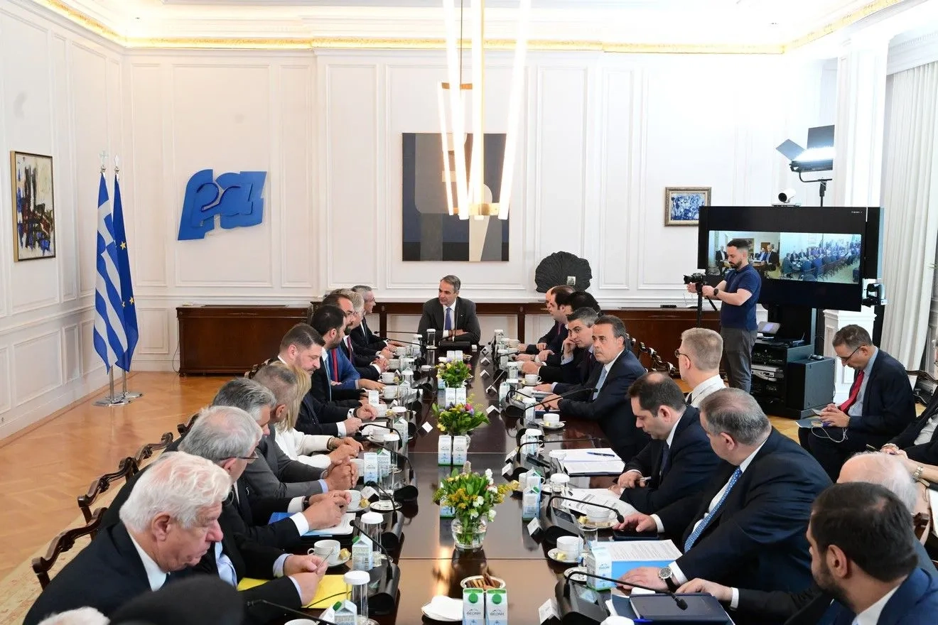 Συνάντηση Μητσοτάκη με τους 13 περιφερειάρχες, με επίκεντρο την πορεία υλοποίησης των προγραμμάτων του ΕΣΠΑ και τα σχέδια ανάπτυξης Συνάντηση Μητσοτάκη με τους 13 περιφερειάρχες, με επίκεντρο την πορεία υλοποίησης των προγραμμάτων του ΕΣΠΑ και τα σχέδια ανάπτυξης