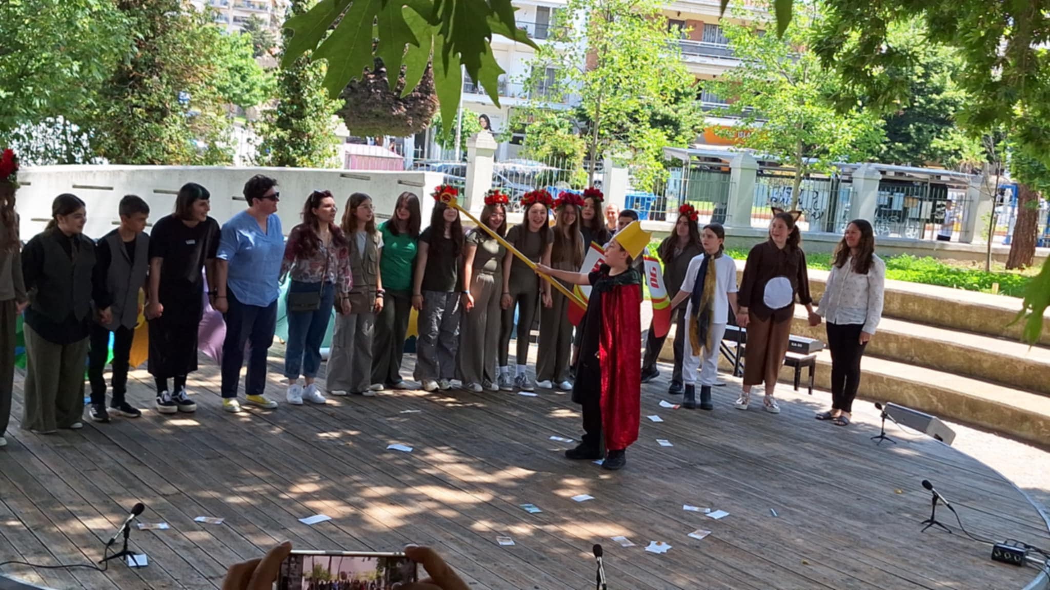 Εντυπωσίασε η θεατρική παράσταση “Ο Μικρός Πρίγκιπας” που ανέβασε το Καλλιτεχνικό Γυμνάσιο Κομοτηνής στον αύλειο χώρο της Δημοτικής Βιβλιοθήκης (φωτος)