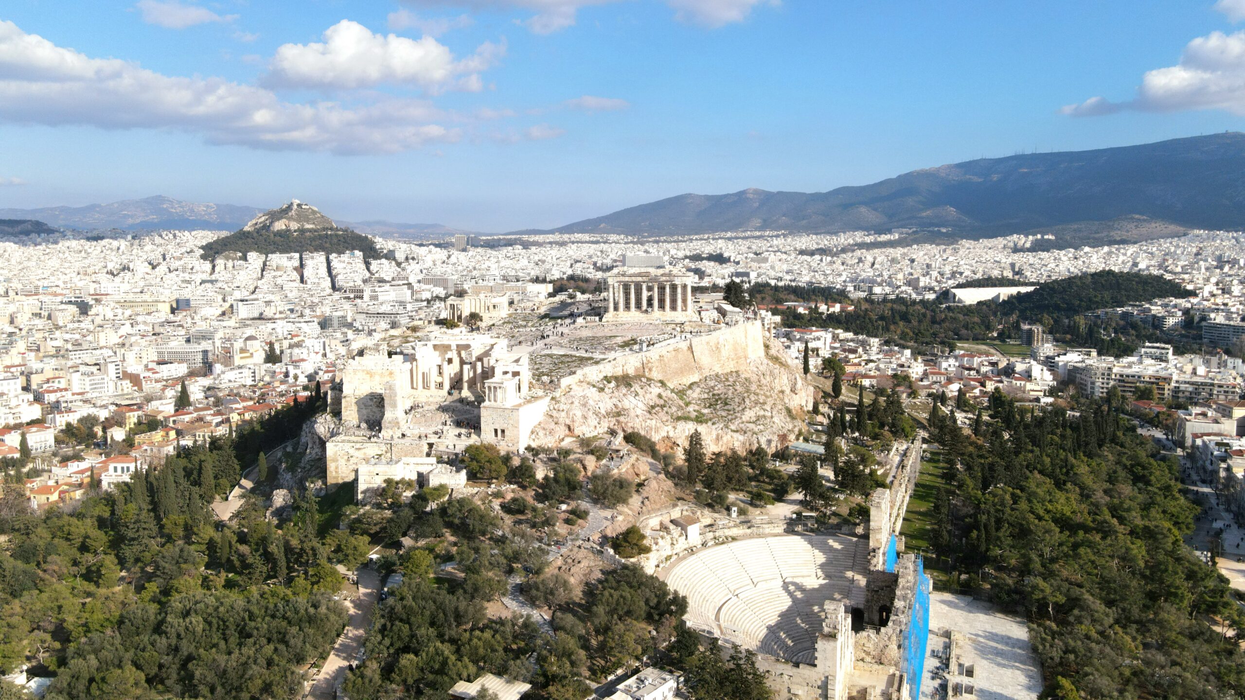 Περιήγηση στον «ιερό βράχο» των Αθηναίων (video) Περιήγηση στον «ιερό βράχο» των Αθηναίων (video)