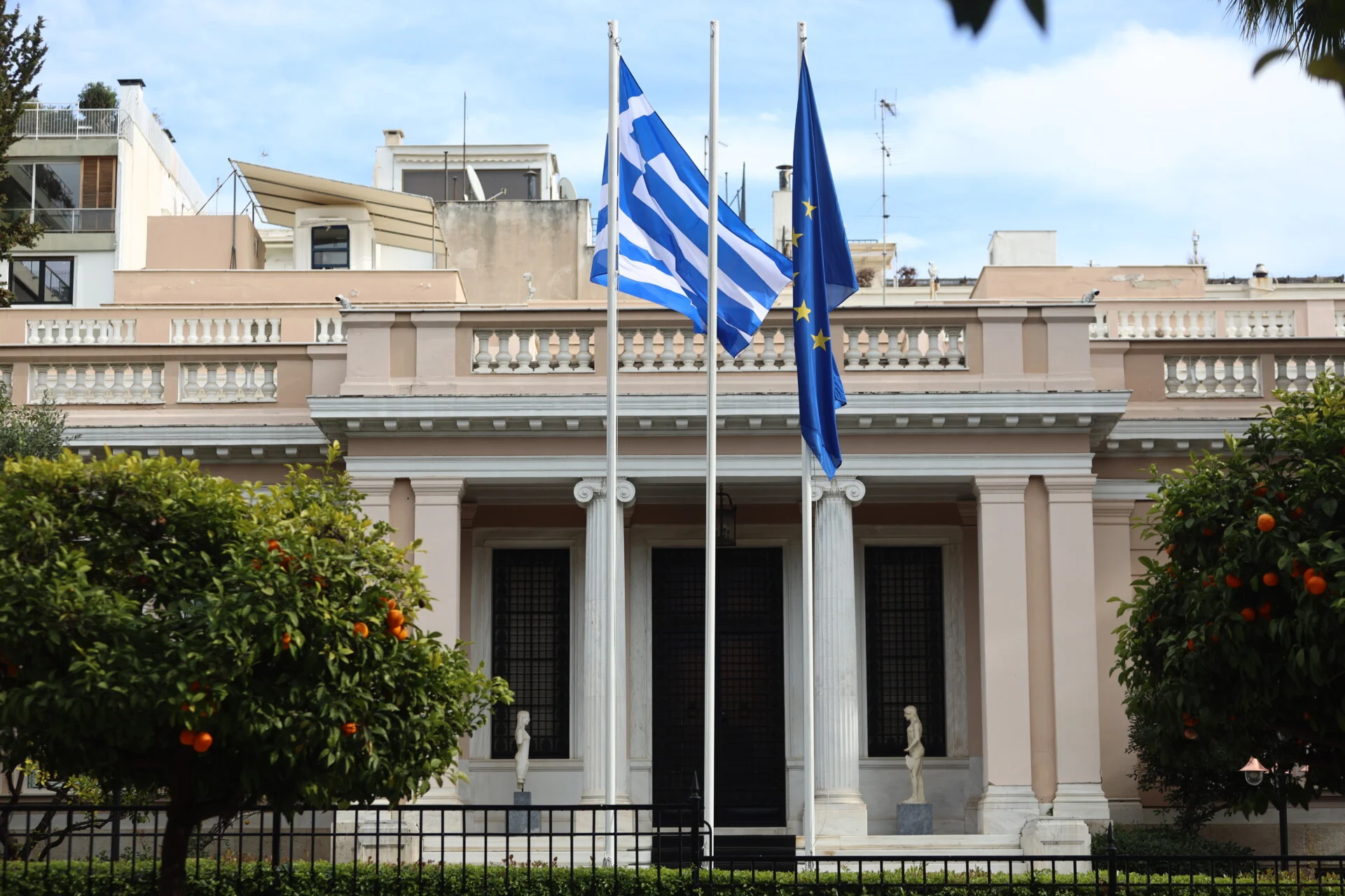 Η Κυβέρνηση παρακολουθεί με ανησυχία τις εξελίξεις που ενέχουν κίνδυνο σοβαρής ανάφλεξης στην περιοχή Η Κυβέρνηση παρακολουθεί με ανησυχία τις εξελίξεις που ενέχουν κίνδυνο σοβαρής ανάφλεξης στην περιοχή