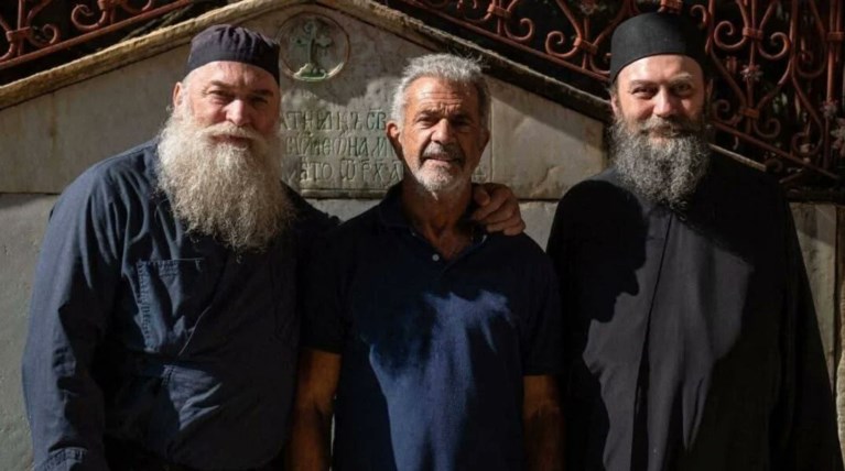 Ο διάσημος ηθοποιός και σκηνοθέτης Μέλ Γκίπσον επέλεξε το Άγιο Όρος για την πνευματική του απομόνωση Ο διάσημος ηθοποιός και σκηνοθέτης Μέλ Γκίπσον επέλεξε το Άγιο Όρος για την πνευματική του απομόνωση