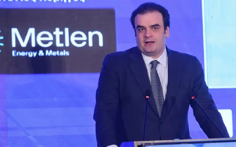 Με κάρτα το ενοίκιο για επιστροφή: Όσα ανακοίνωσε ο Πιερρακάκης για στέγη, επενδύσεις και κλειστά ακίνητα Με κάρτα το ενοίκιο για επιστροφή: Όσα ανακοίνωσε ο Πιερρακάκης για στέγη, επενδύσεις και κλειστά ακίνητα