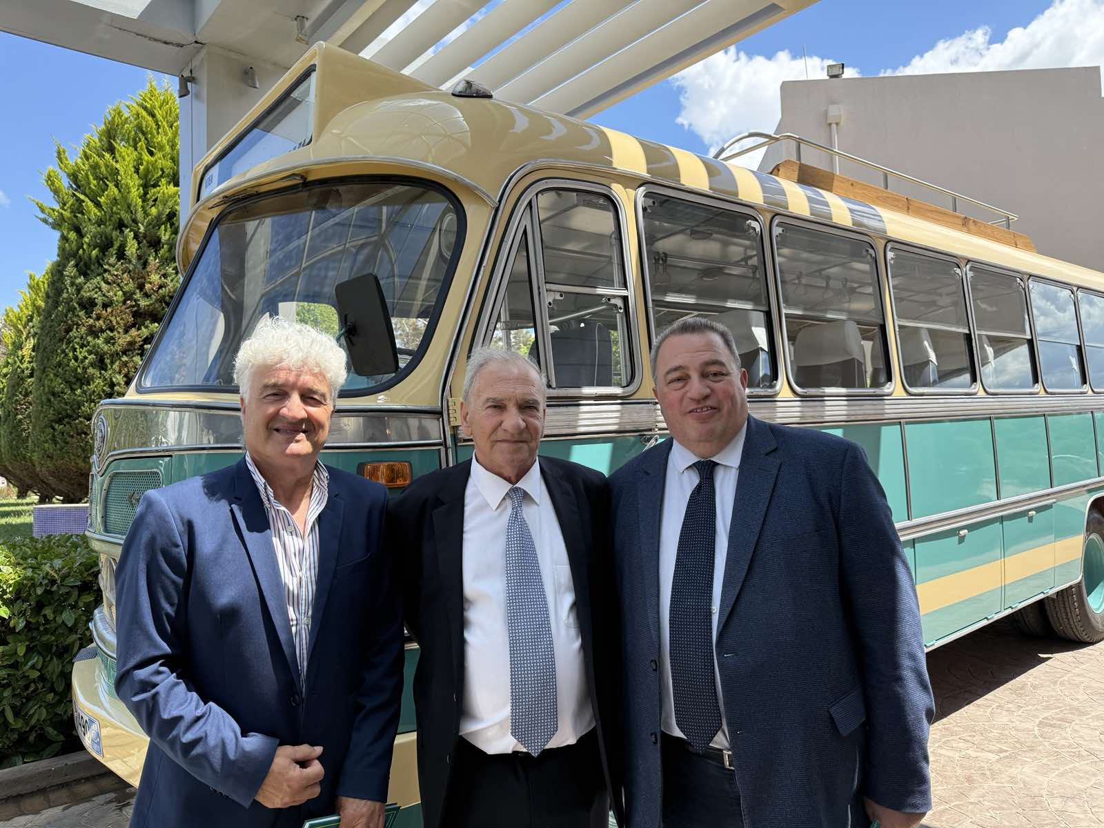 Τα ΚΤΕΛ της ΕΛΛΑΔΑΣ τίμησαν τον ΕΥΡΙΠΙΔΗ ΣΤΥΛΙΑΝΙΔΗ για την προσφορά και το έργο του Τα ΚΤΕΛ της ΕΛΛΑΔΑΣ τίμησαν τον ΕΥΡΙΠΙΔΗ ΣΤΥΛΙΑΝΙΔΗ για την προσφορά και το έργο του