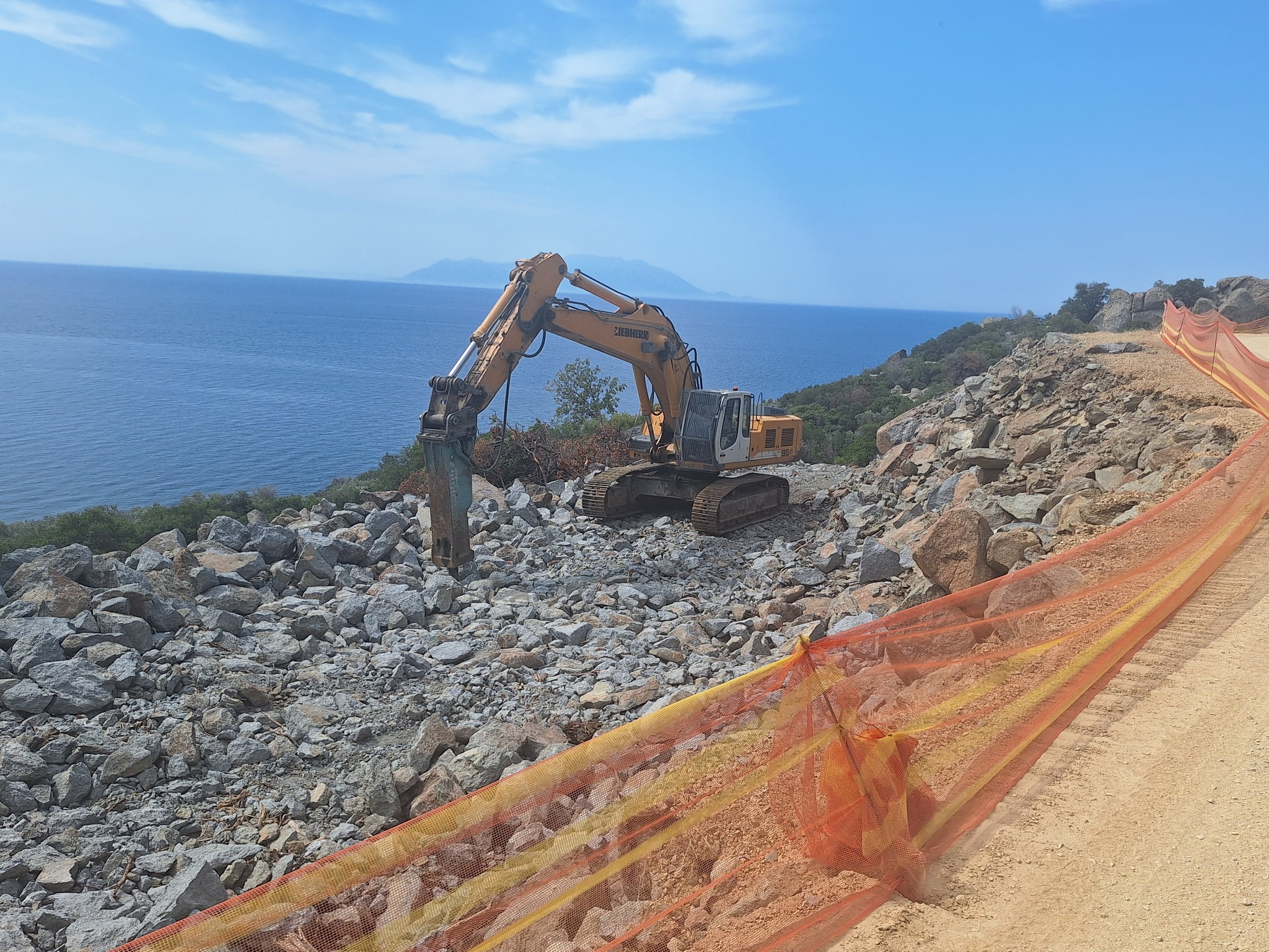 Σε εξέλιξη το έργο κατασκευής παραλιακού δρόμου Δικέλλων – Μαρώνειας από την ΠΑΜΘ (φωτος)