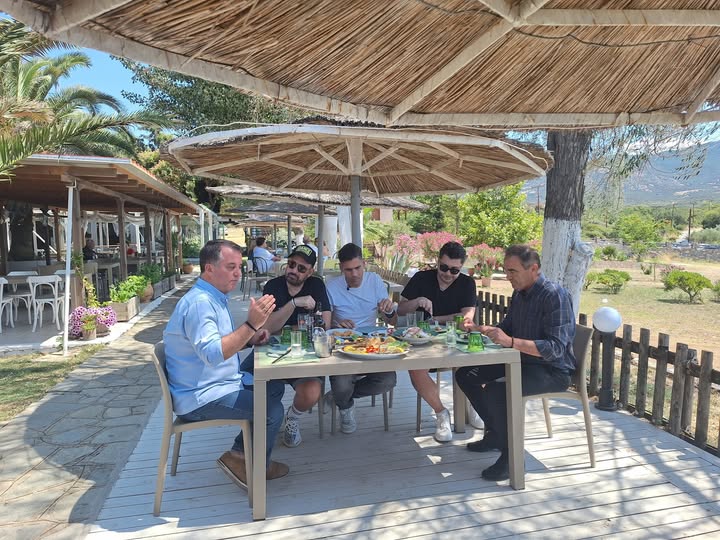 Τρεις διάσημοι παρουσιαστές-δημοσιογράφοι στη Ροδόπη, ξεναγήθηκαν στα αξιοθέατα της περιοχής Τρεις διάσημοι παρουσιαστές-δημοσιογράφοι στη Ροδόπη, ξεναγήθηκαν στα αξιοθέατα της περιοχής
