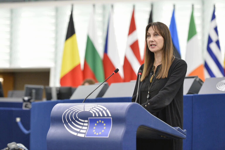 Κατεπείγουσα ερώτηση Έλενας Κουντουρά στην Κομισιόν: Στηρίζει το αίτημα 149 περιφερειών της ΕΕ για αύξηση της χρηματοδότησης από την Πολιτική Συνοχής Κατεπείγουσα ερώτηση Έλενας Κουντουρά στην Κομισιόν: Στηρίζει το αίτημα 149 περιφερειών της ΕΕ για αύξηση της χρηματοδότησης από την Πολιτική Συνοχής
