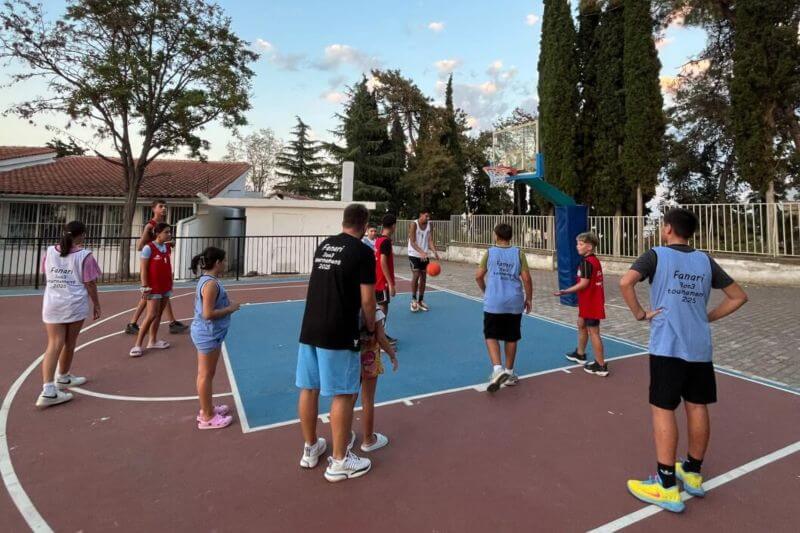 Παιδιά και μεγάλοι έπαιξαν στο πρώτο τουρνουά μπάσκετ 3Χ3 στο γήπεδο του δημοτικού σχολείου Φαναρίου Παιδιά και μεγάλοι έπαιξαν στο πρώτο τουρνουά μπάσκετ 3Χ3 στο γήπεδο του δημοτικού σχολείου Φαναρίου