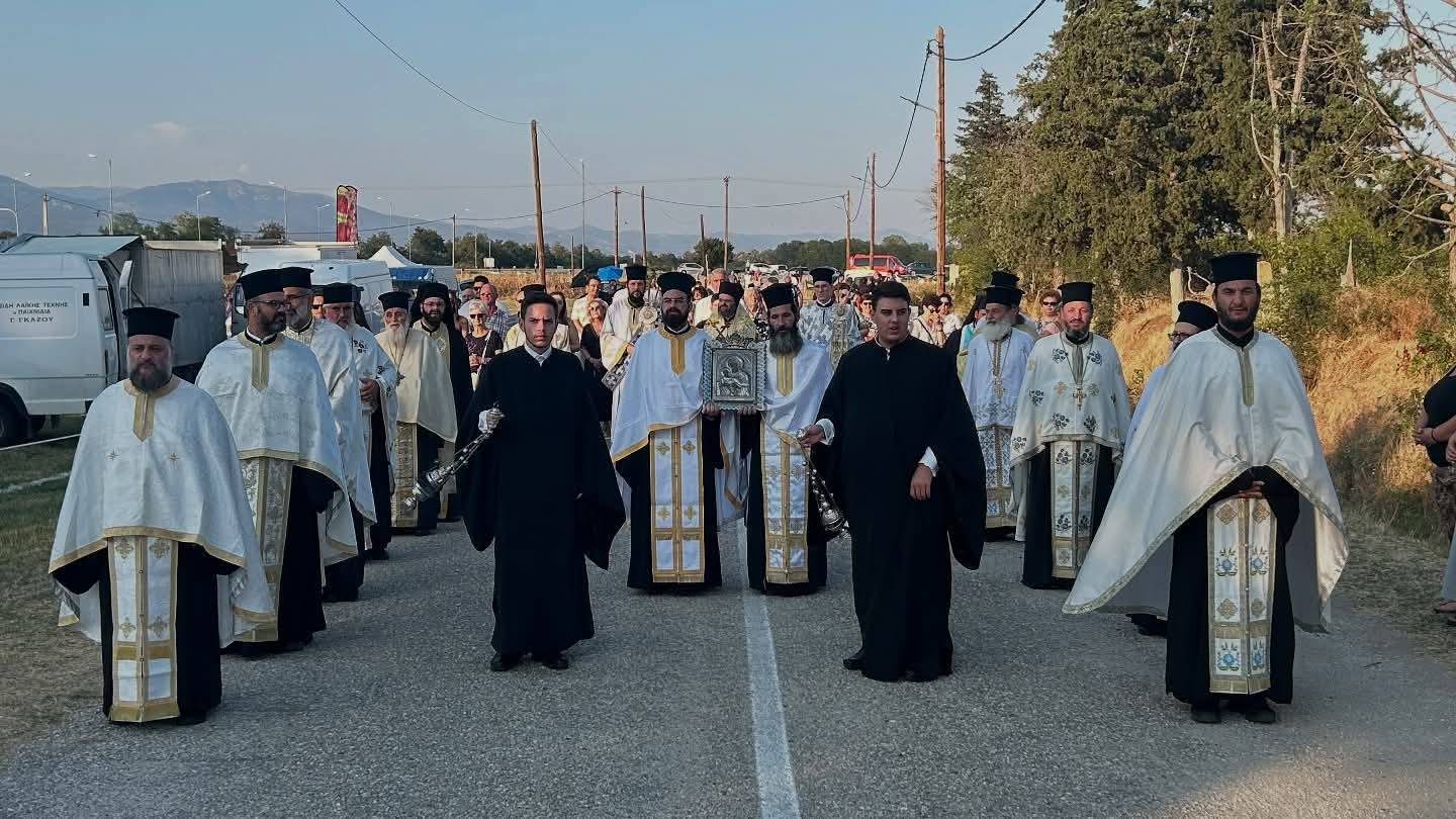 Πλήθος προσκυνητών συγκέντρωσε και φέτος η γιορτή της Παναγίας Φανερωμένης στην Ιερά Μονή Βαθυρρύακα Ροδόπης (φωτος) Πλήθος προσκυνητών συγκέντρωσε και φέτος η γιορτή της Παναγίας Φανερωμένης στην Ιερά Μονή Βαθυρρύακα Ροδόπης (φωτος)