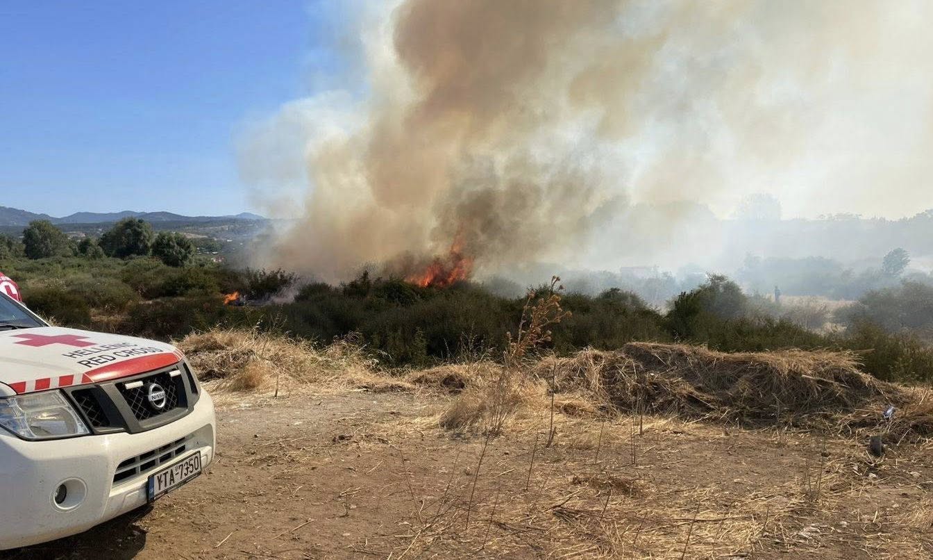 Όλες οι δυνάμεις του Ελληνικού Ερυθρού Σταυρού-Περιφερειακό Τμήμα Κομοτηνής στη μάχη με τη φωτιά στη Νέα Μοσινούπολη Κομοτηνής 