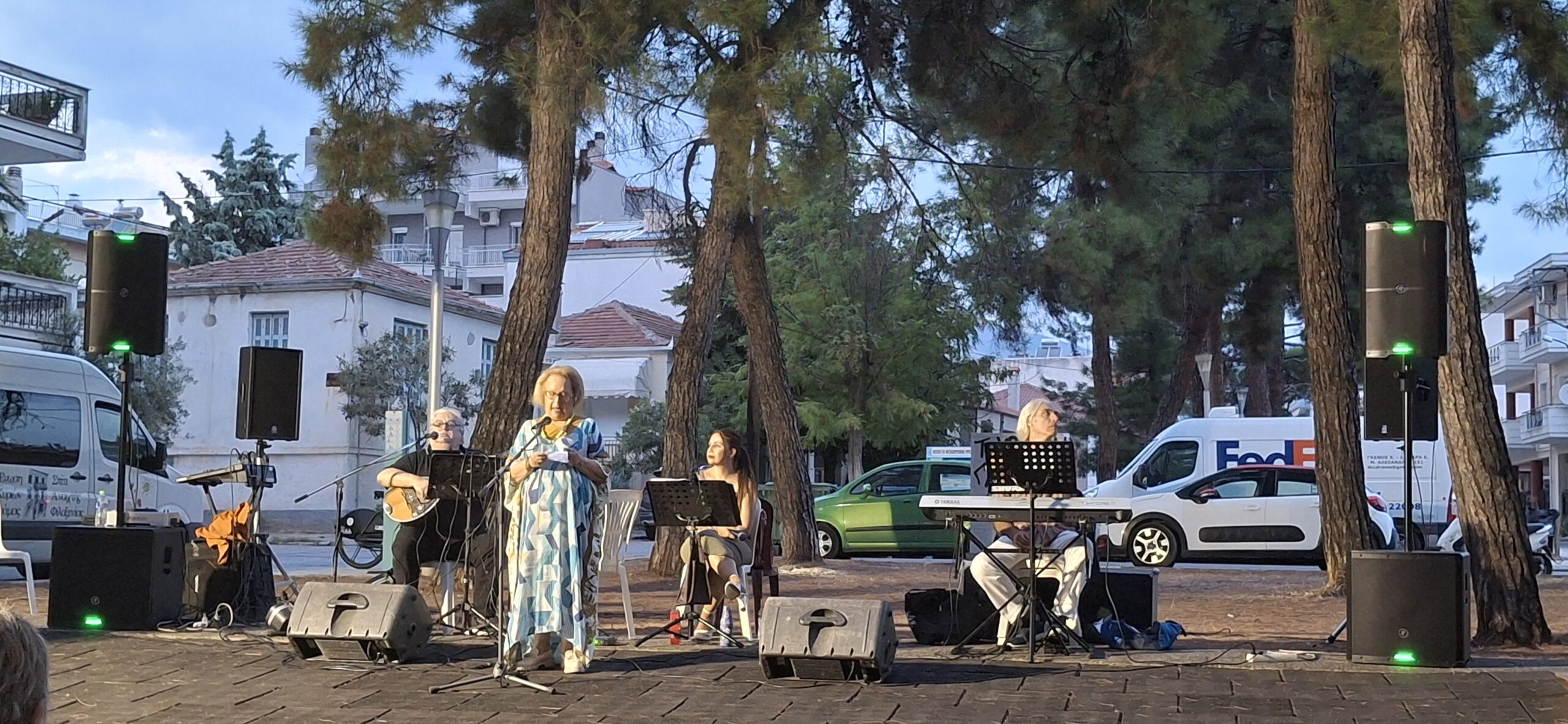 Κατάμεστο το Πάρκο Ιουστινιανού στην εκδήλωση «Οι Γειτονιές Τραγουδούν» Κατάμεστο το Πάρκο Ιουστινιανού στην εκδήλωση «Οι Γειτονιές Τραγουδούν»