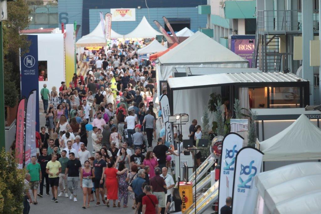 228.974 επισκέπτες ανέβασαν στα… ύψη την 89η ΔΕΘ 228.974 επισκέπτες ανέβασαν στα… ύψη την 89η ΔΕΘ