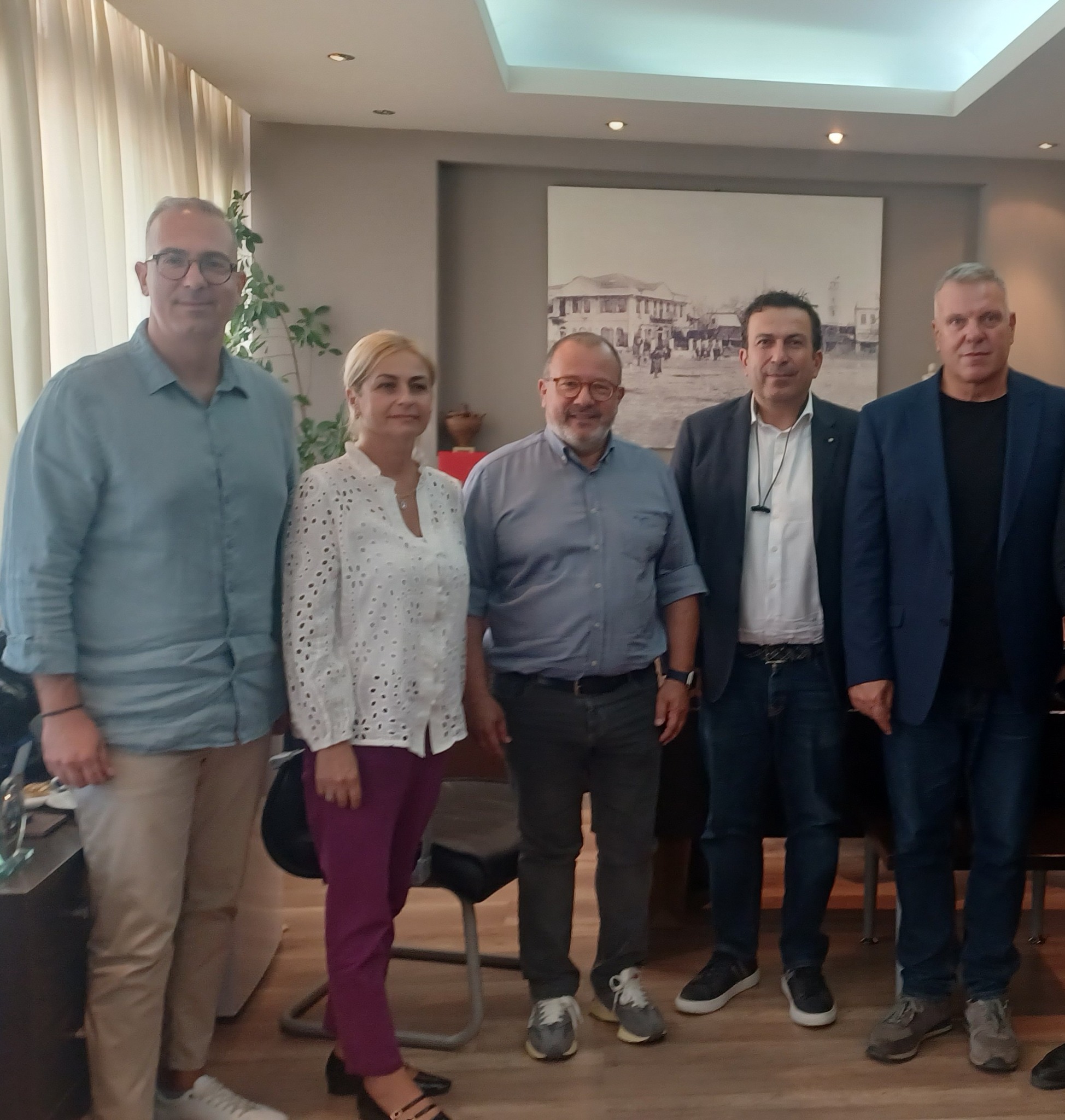 Κλιμάκιο του ΠΑΣΟΚ με επικεφαλής τον βουλευτή Κιλκίς Στέφανο Παραστατίδη επισκέφτηκε την Κομοτηνή . Κλιμάκιο του ΠΑΣΟΚ με επικεφαλής τον βουλευτή Κιλκίς Στέφανο Παραστατίδη επισκέφτηκε την Κομοτηνή .