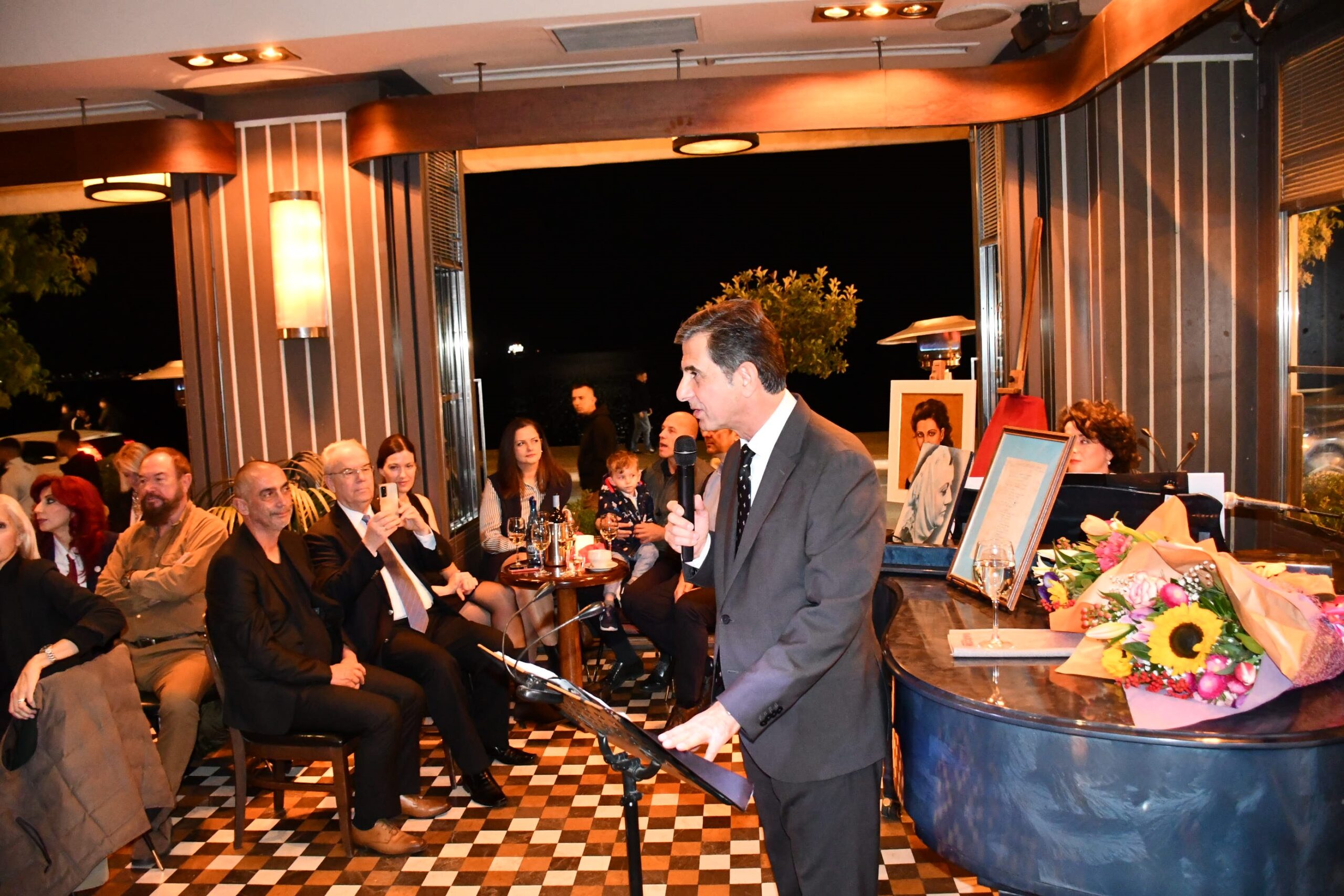 Το ΥΜΑΘ τίμησε τη μνήμη της «Τραγουδίστριας της Νίκης» Σοφίας Βέμπο Το ΥΜΑΘ τίμησε τη μνήμη της «Τραγουδίστριας της Νίκης» Σοφίας Βέμπο