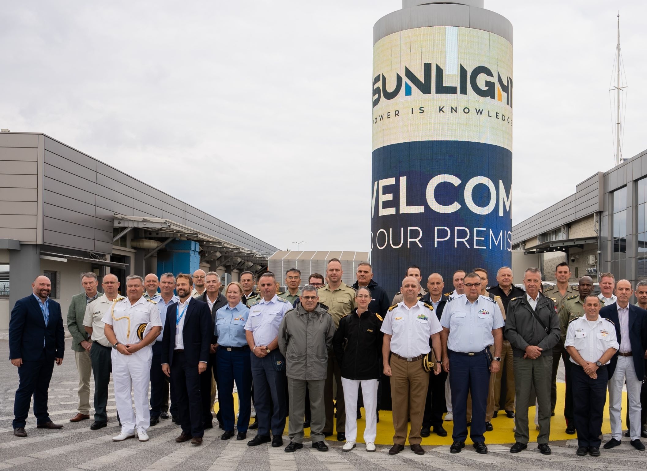 Sunlight Group: Επίσκεψη Ακολούθων Άμυνας από 23 χώρες στις εγκαταστάσεις στην Ξάνθη Sunlight Group: Επίσκεψη Ακολούθων Άμυνας από 23 χώρες στις εγκαταστάσεις στην Ξάνθη