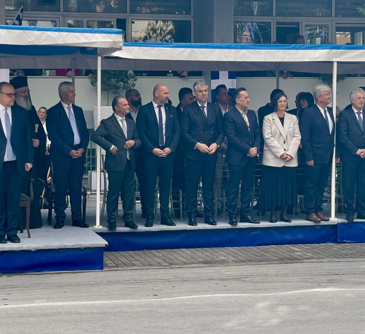 Στην παρέλαση της Αλεξανδρούπολης ο Περιφερειάρχης ΑΜΘ Χρ. Τοψίδης, με τον γ.γ. του Υπουργείου Βιομηχανίας, Ενέργειας & Τεχνολογίας (φωτος) Στην παρέλαση της Αλεξανδρούπολης ο Περιφερειάρχης ΑΜΘ Χρ. Τοψίδης, με τον γ.γ. του Υπουργείου Βιομηχανίας, Ενέργειας & Τεχνολογίας (φωτος)