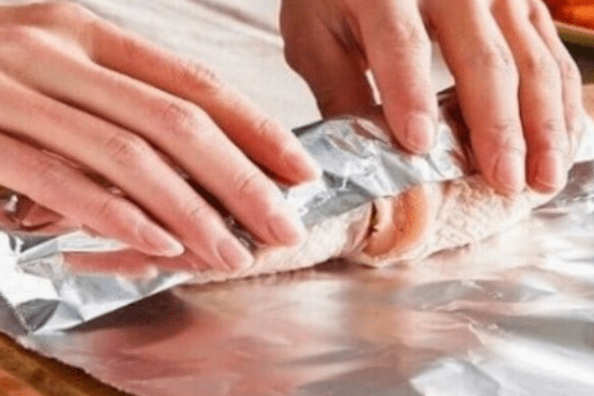 Ποια είναι τα 7 τρόφιμα που δεν πρέπει ποτέ να τα τυλίγεις με αλουμινόχαρτο Ποια είναι τα 7 τρόφιμα που δεν πρέπει ποτέ να τα τυλίγεις με αλουμινόχαρτο