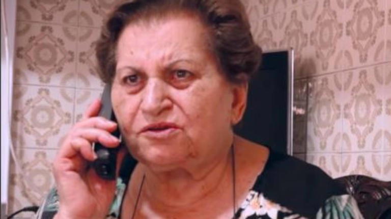«Αυτά τα λέει η νύφη μου» – Το βίντεο της ΕΛ.ΑΣ. για τις απάτες σε ηλικιωμένους