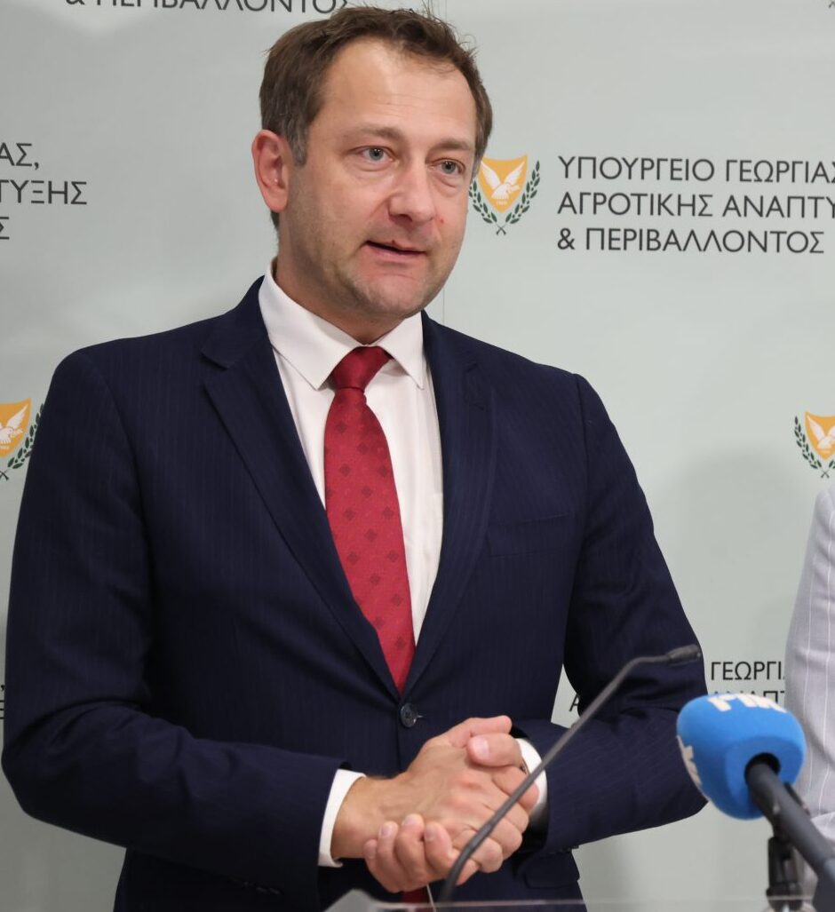 Το ΑΚΚΕΛ ενημέρωσε τον Επίτροπο Γεωργίας Hansen για την τραγική κατάσταση των πληγέντων κτηνοτρόφων Το ΑΚΚΕΛ ενημέρωσε τον Επίτροπο Γεωργίας Hansen για την τραγική κατάσταση των πληγέντων κτηνοτρόφων