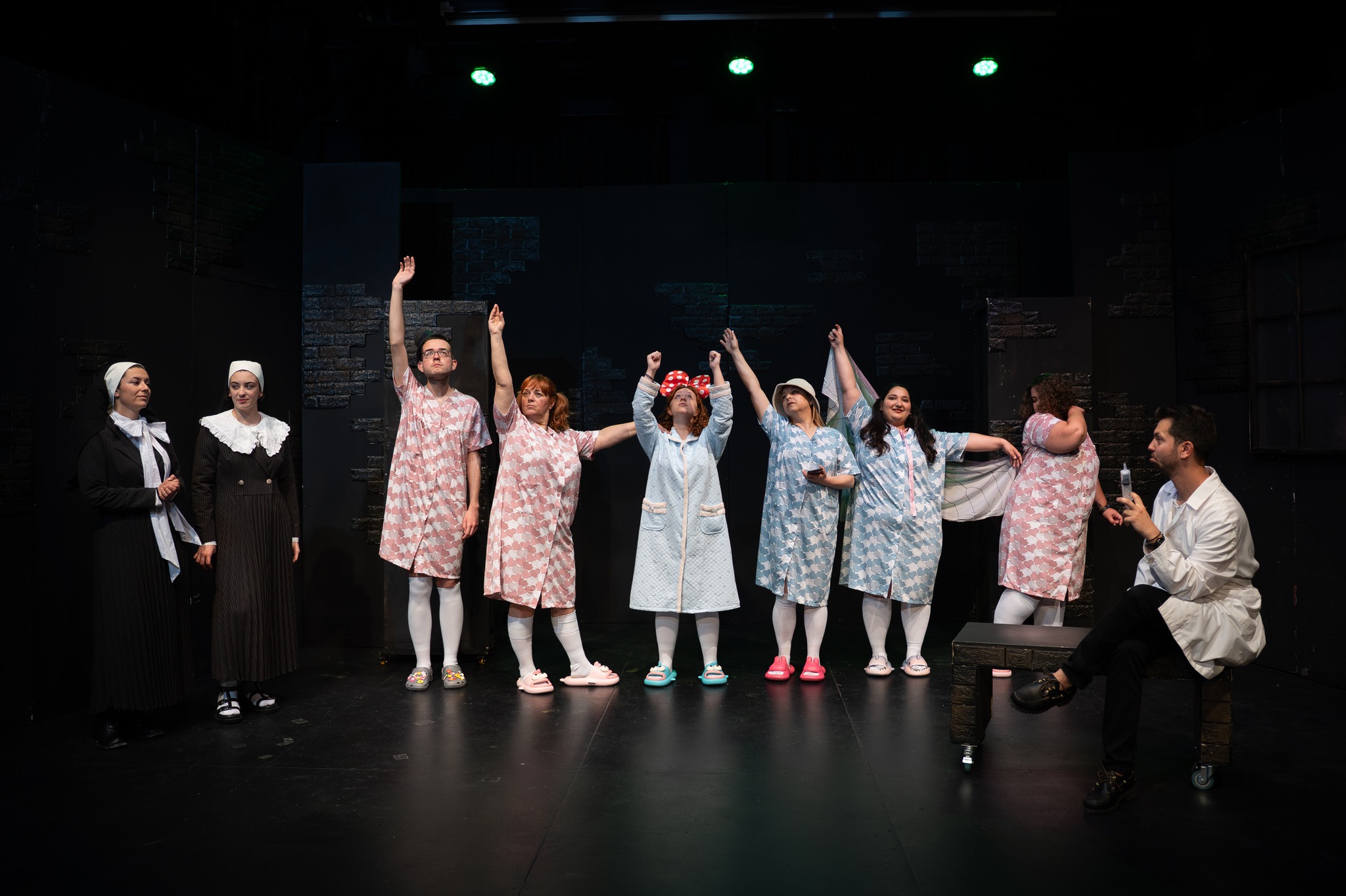 “Κλέψε λιγότερο” του Dario Fo από το Εργαστήρι Θεατρικής Παιδείας του ΔΗΠΕΘΕ Κομοτηνής “Κλέψε λιγότερο” του Dario Fo από το Εργαστήρι Θεατρικής Παιδείας του ΔΗΠΕΘΕ Κομοτηνής