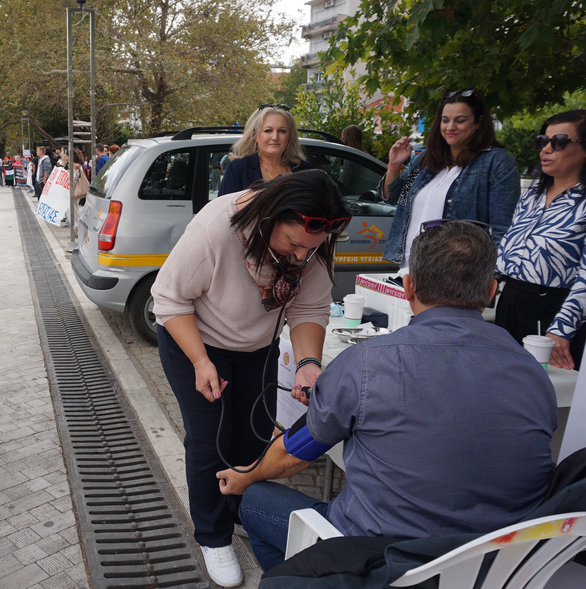 Μετρήσεις υγείας στην πλατεία Ειρήνης Κομοτηνής από το πρόγραμμα «Βοήθεια στο σπίτι»