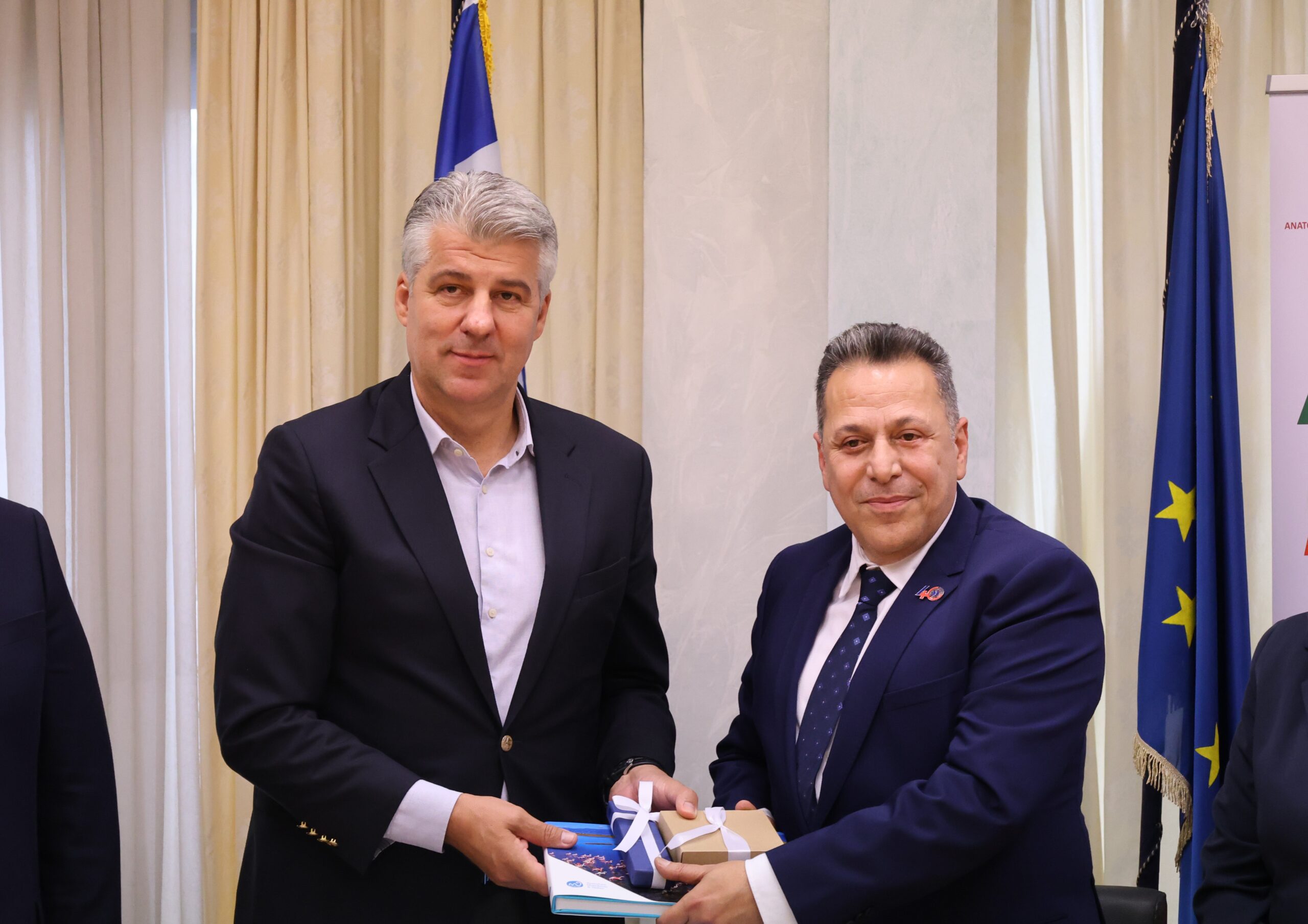 Υπογραφή μνημονίου συνεργασίας μεταξύ Περιφέρειας ΑΜΘ, ΕΚΑΒ και Περιφερειακής Διεύθυνσης Εκπαίδευσης Υπογραφή μνημονίου συνεργασίας μεταξύ Περιφέρειας ΑΜΘ, ΕΚΑΒ και Περιφερειακής Διεύθυνσης Εκπαίδευσης