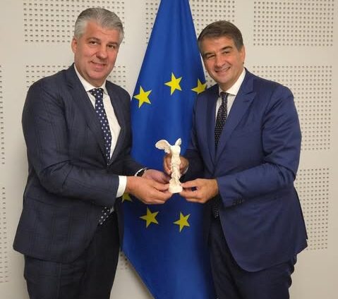 Βρυξέλλες: Συνάντηση του Περιφερειάρχη ΑΜΘ με τον Επίτροπο Περιφερειακής Πολιτικής της Ε.Ε., Ραφέλε Φίτο Βρυξέλλες: Συνάντηση του Περιφερειάρχη ΑΜΘ με τον Επίτροπο Περιφερειακής Πολιτικής της Ε.Ε., Ραφέλε Φίτο
