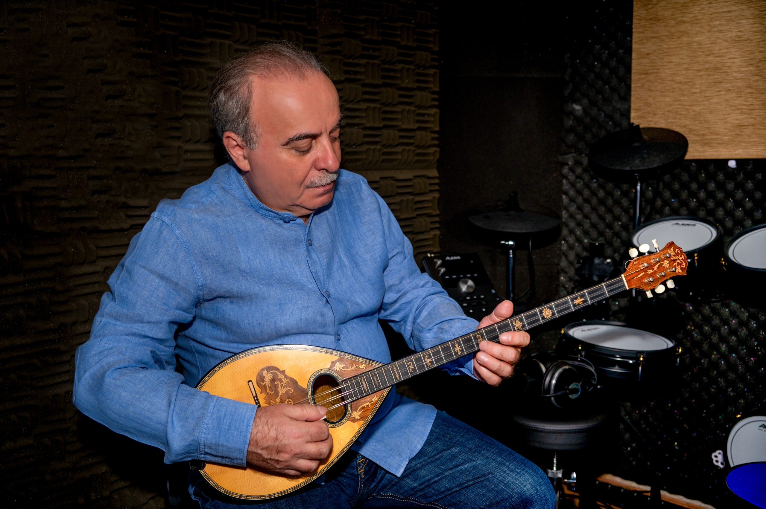 Μουσική Βραδιά με τον Μπάμπη Τσέρτο Μουσική Βραδιά με τον Μπάμπη Τσέρτο