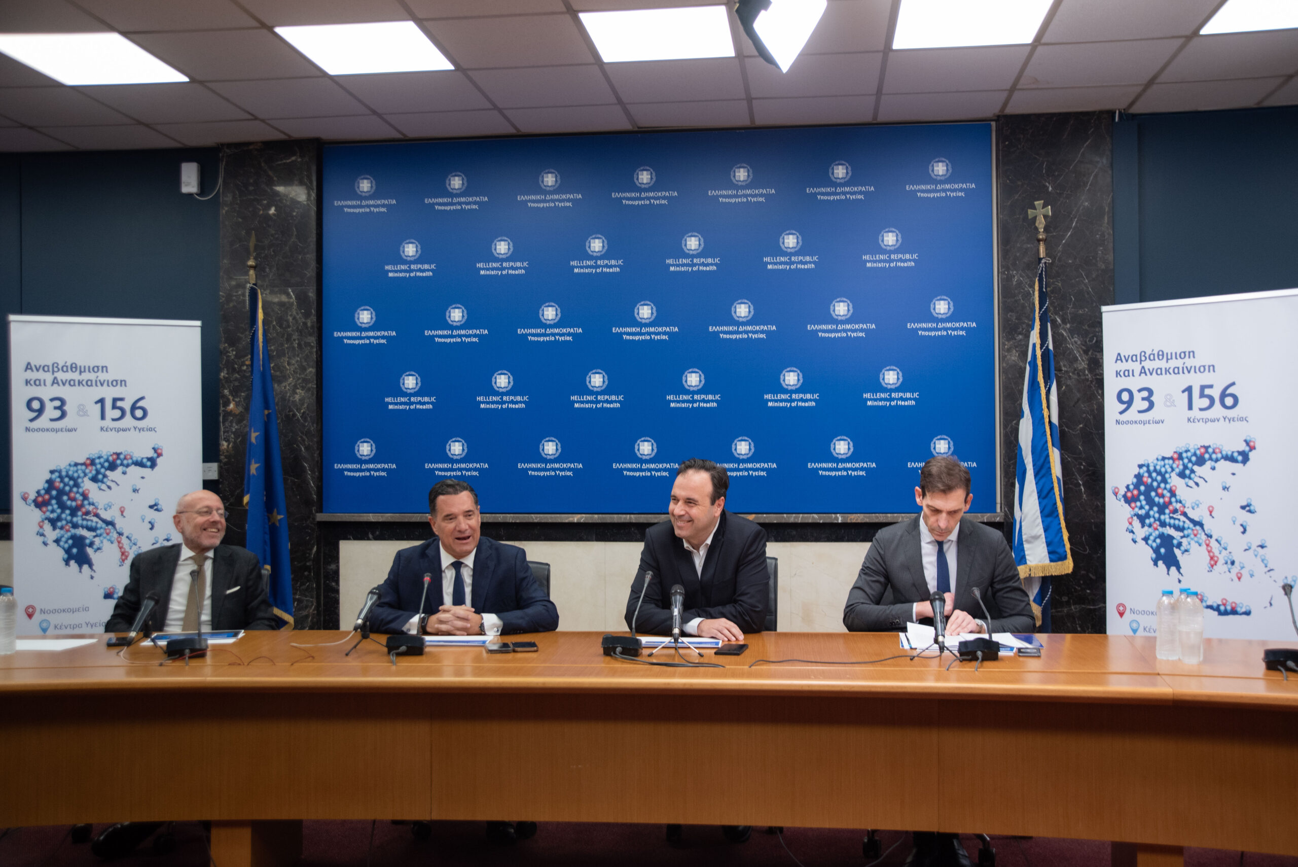 Τις ψηφιακές εφαρμογές για την αποτροπή πρόσβασης ανηλίκων σε προϊόντα αλκοόλ, καπνού και άτμισης παρουσίασαν οι Υπουργοί Υγείας Άδωνις Γεωργιάδης και Ψηφιακής Διακυβέρνησης Δημήτρης Παπαστεργίου