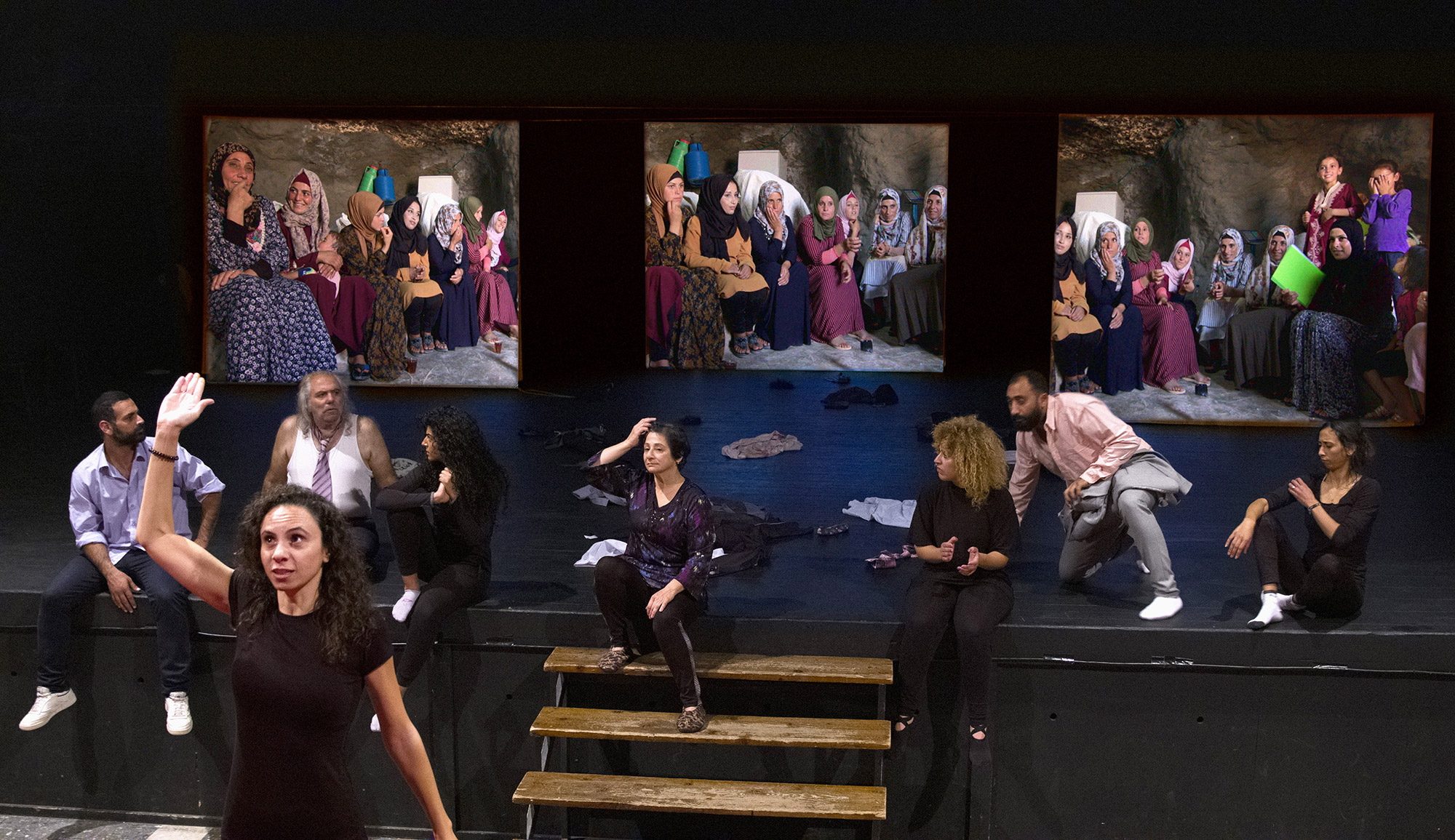 Ποιοι είναι οι «Νυχτερινοί κολυμβητές»: Μια δημιουργική και λαμπερή σαν την πανσέληνο καλλιτεχνική ομάδα!