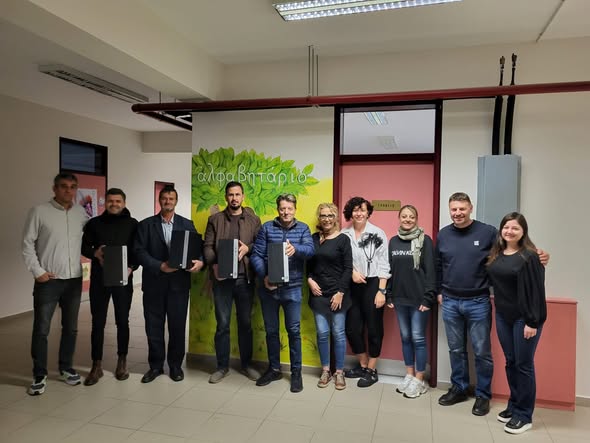 Δωρεά τεσσάρων υπολογιστών από τη ΔΕΜΠ Κομοτηνής στο Διαπολιτισμικό Δημοτικό Σχολείο Ιάσμου Δωρεά τεσσάρων υπολογιστών από τη ΔΕΜΠ Κομοτηνής στο Διαπολιτισμικό Δημοτικό Σχολείο Ιάσμου